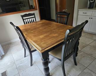 Kitchen table & 4 chairs