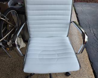 White rolling office chair