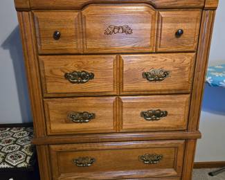 Oak chest of drawers