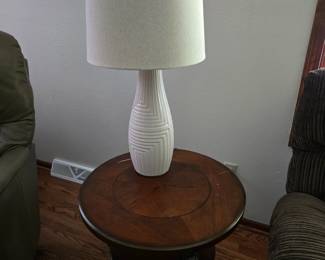 End table 2 w/white lamp - matches sofa table