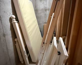Trundle bed
