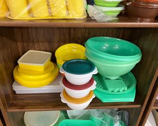 Assorted Tupperware Items