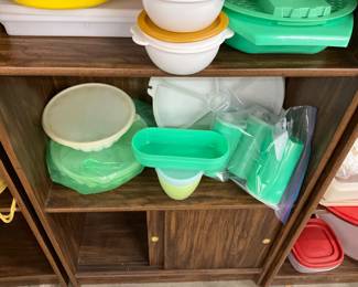 Assorted Tupperware Items