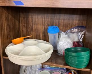 Assorted Tupperware Items
