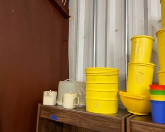 Assorted Tupperware Items
