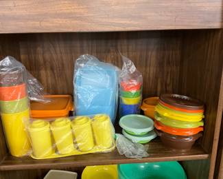 Assorted Tupperware Items