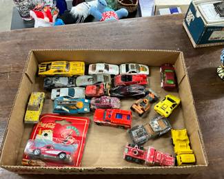 Assorted Die Cast Cars/Trucks