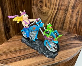 Muppets "Couldn't We Ride" from the On the Road with Kermit & Miss Piggy Collection Figurine