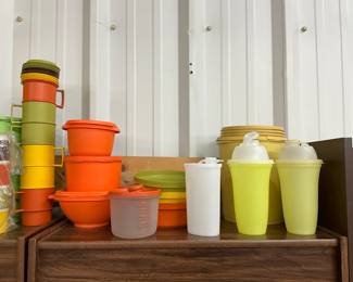 Assorted Tupperware Items