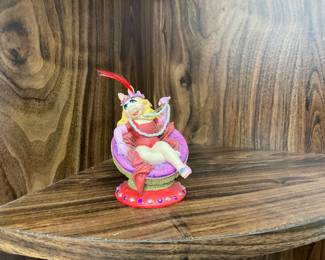 Muppets "Miss Piggy's Hats off to Moi Collection" Figurine