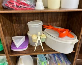 Assorted Tupperware Items