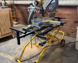 Portable Coompound miter saw Dewalt with stand