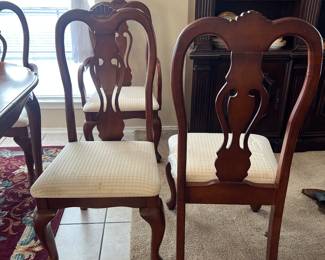 This shows the front and back of the chairs for the dining table