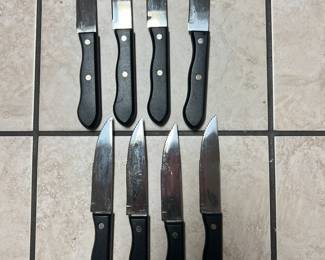 This is a set of steak knives