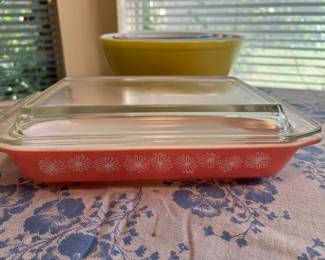 Vintage Pyrex casserole dish