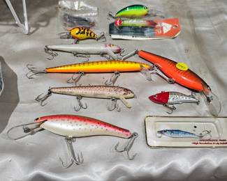 FISHING LURE LOT