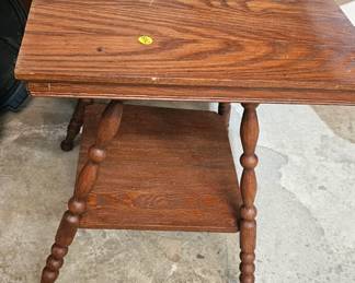 VINTAGE TABLE