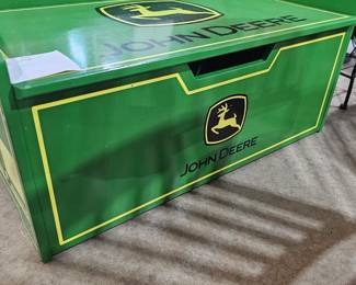JOHN DEERE BENCH / TOY BOX
