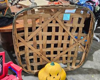 TOBACCO BASKET