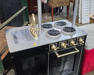 PLAY KITCHEN 
