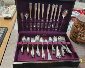 FLATWARE 