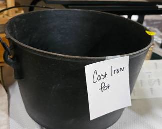 CAST IRON POT