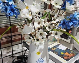 CORNING WARE COFFEE POT / FLORAL ARRANGEMENT