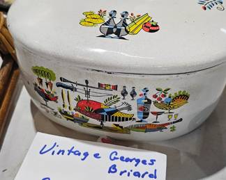 VINTAGE ENAMEL STEEL POT