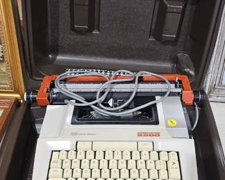 VINTAGE TYPEWRITER