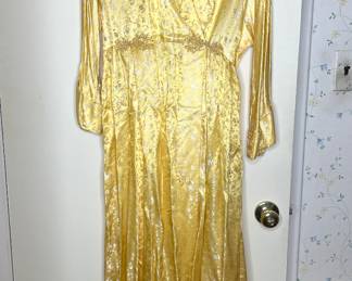 Dynasty dressing gown vtg 