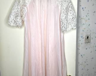 Lace sleeve nightgown vintage 