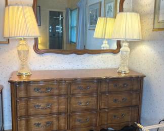 Vtg. French Provincial 9 drawer dresser
