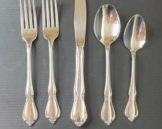 Oneidacraft Deluxe stainless flatware set 