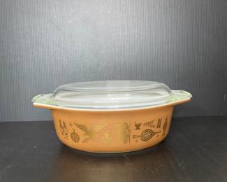 Pyrex Early American casserole dish with a lid