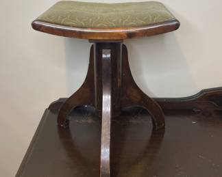 Vtg. Tripod stool