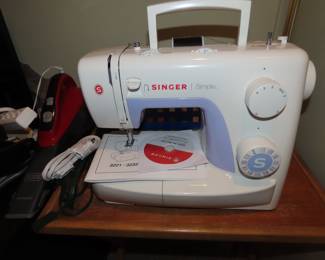Like new Singer sewing machine.