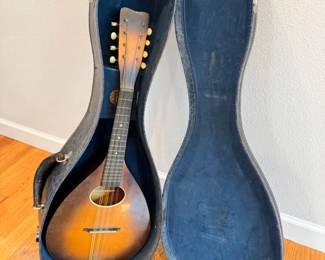 50 VintageBowlbackMandolinwithGeibChicagoCaseSunburstFinish