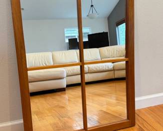 52 WoodFrameMirrorwWindowPaneStyle