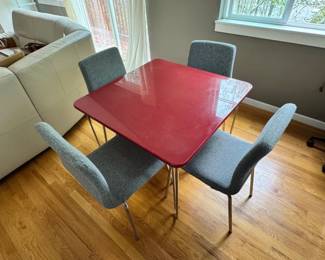 4 SquareDiningTableRedTopChromeLegs4GrayUpholsteredChairs
