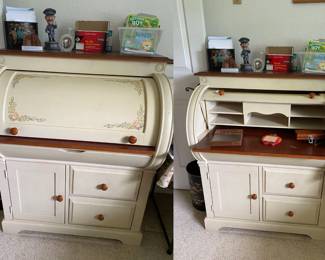 A Very Nice rolltop desk!
