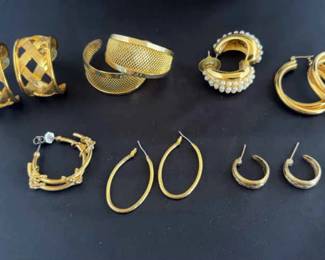 Joan Rivers Gold Tone Fashion Hoop Earrings Others