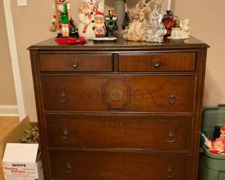 Antique chest of drawers