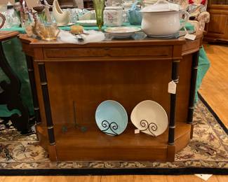 Wonderful sofa table in great shape 