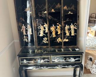 Mother or pearl Japan side table/ portraits