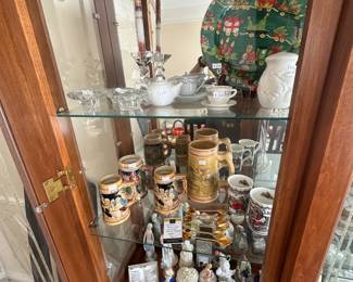 China and tea sets from Korea, China, Europe, and the middle east