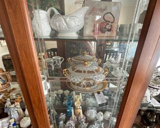 China and tea sets from Korea, China, Europe, and the middle east