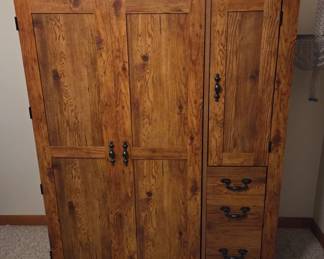 Entertainment cabinet
