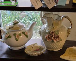 Tra pot 
Water pitcher
Trinket dish
