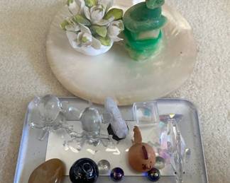 AAA141 - Miscellaneous Decorative Trinkets