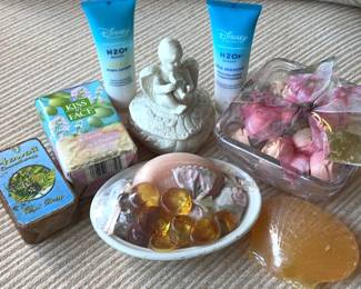 AAA239- Crystal Temptations & Crabtree & Evelyn Soap Dish And Decor 